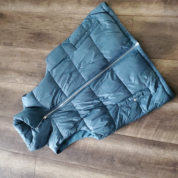 Old Navy puffer vest - Picture 1 of 4